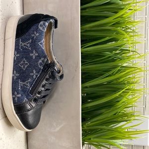 Louis Vuitton boys size 10